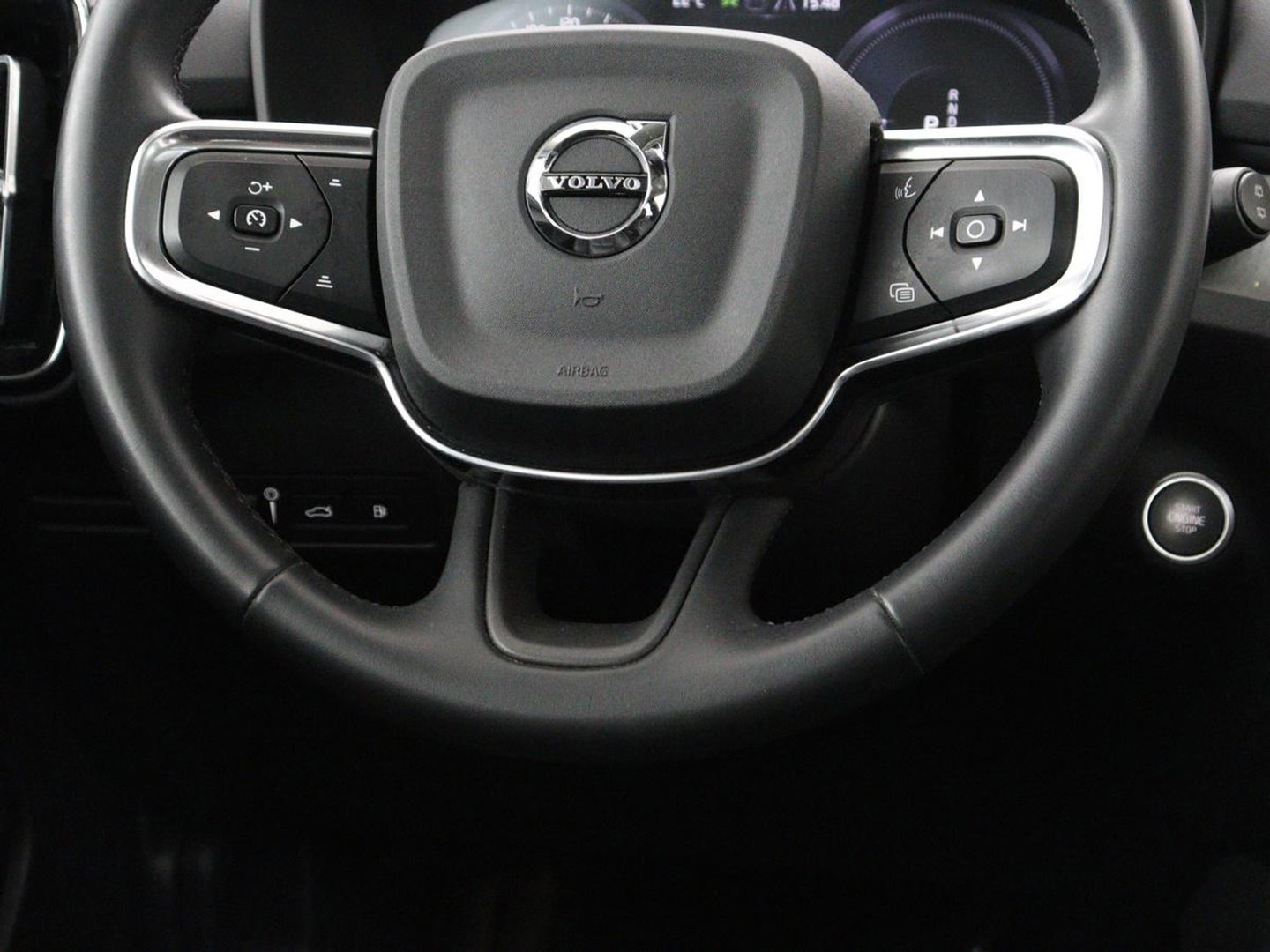 Volvo XC40 1.5 T5 Recharge Inscription | SOH 89,7% | Panoramadak | Leder | 360 Camera | Trekhaak | Stoelverwarming | Adaptive cruise | Memory | Carplay | Navigatie | Keyless | Full LED | Parkeerhulp | PHEV | Plug In