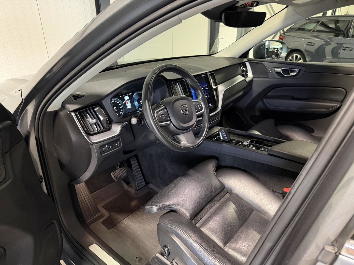 Volvo XC60 2.0 Recharge T6 AWD Pano H&K Leer Camera SOH 90%