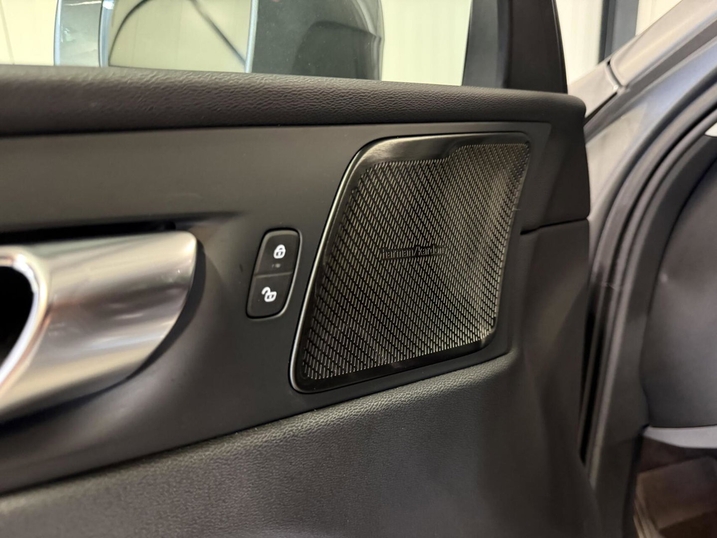 Volvo XC60 2.0 Recharge T6 AWD Pano H&K Leer Camera SOH 90%