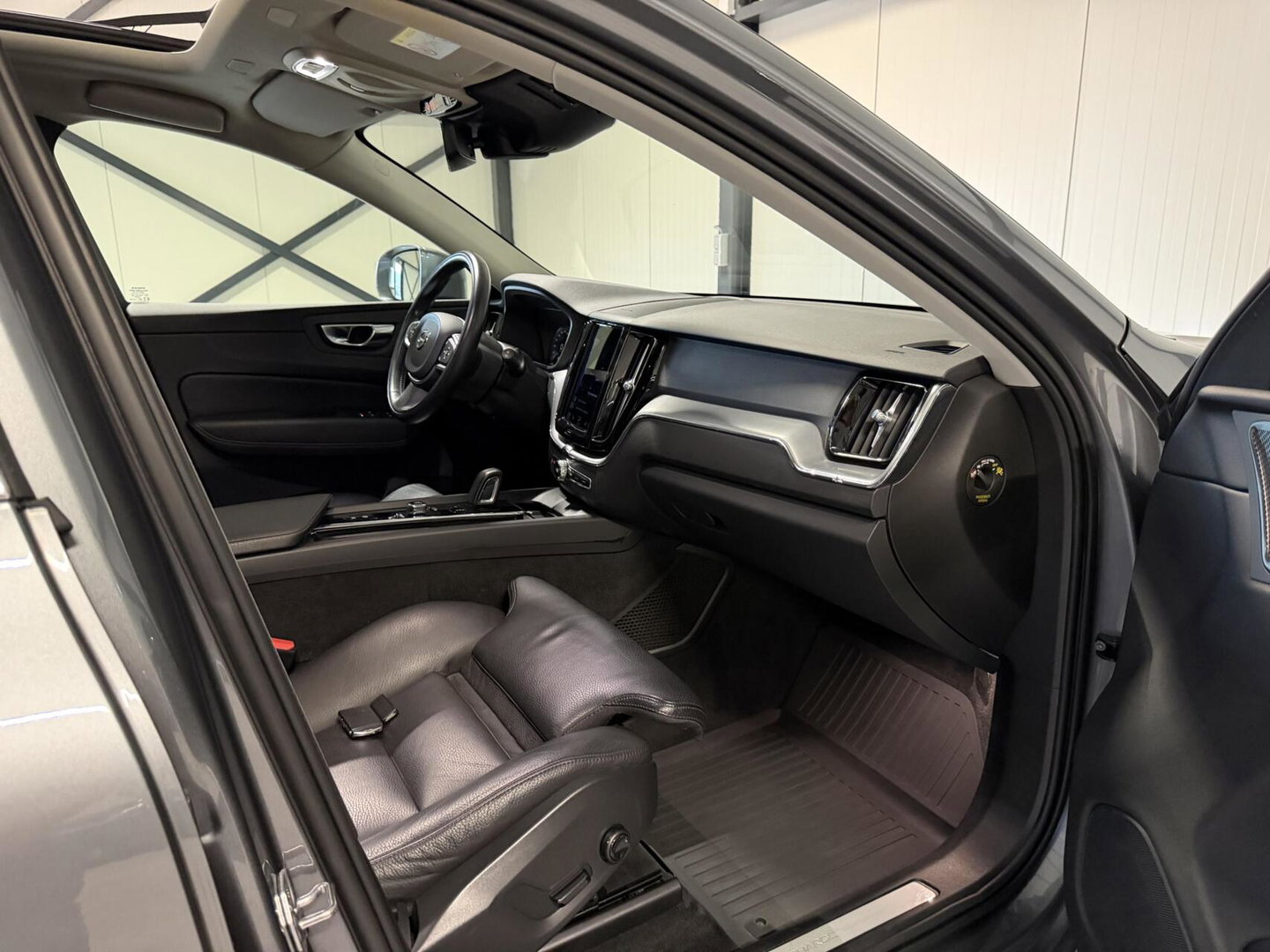 Volvo XC60 2.0 Recharge T6 AWD Pano H&K Leer Camera SOH 90%