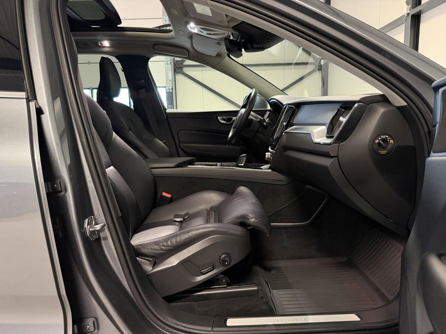 Volvo XC60 2.0 Recharge T6 AWD Pano H&K Leer Camera SOH 90%