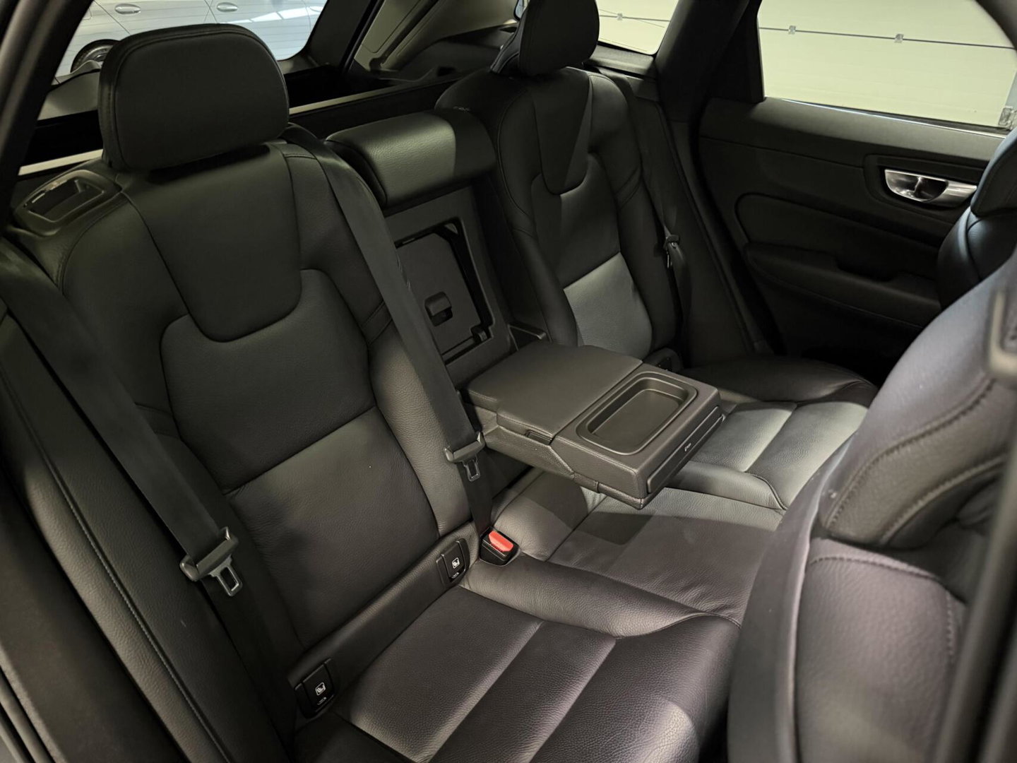 Volvo XC60 2.0 Recharge T6 AWD Pano H&K Leer Camera SOH 90%