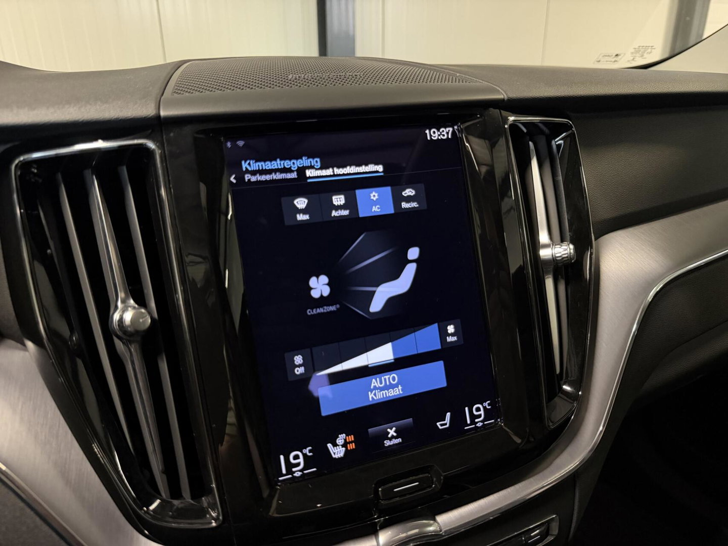 Volvo XC60 2.0 Recharge T6 AWD Pano H&K Leer Camera SOH 90%