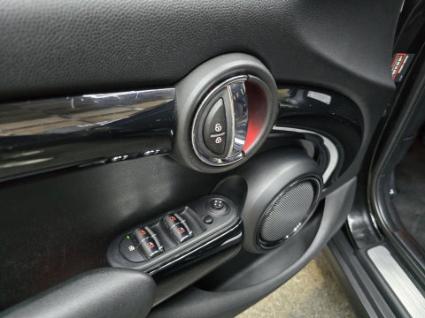 MINI 5-deurs 1.5 Cooper Salt Business Navi Clima Full LED Cruise Sportstoelen LM