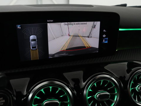 Mercedes-Benz A-Klasse 200 Business Solution AMG | Stoelverwarming | Carplay | Leder/Alcantara | Camera | Sfeerverlichting | Park Assist | Climate control | Full LED | Bluetooth | Cruise control