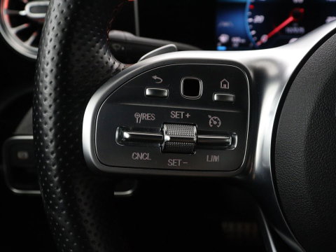 Mercedes-Benz A-Klasse 200 Business Solution AMG | Stoelverwarming | Carplay | Leder/Alcantara | Camera | Sfeerverlichting | Park Assist | Climate control | Full LED | Bluetooth | Cruise control