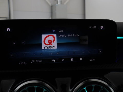 Mercedes-Benz A-Klasse 200 Business Solution AMG | Stoelverwarming | Carplay | Leder/Alcantara | Camera | Sfeerverlichting | Park Assist | Climate control | Full LED | Bluetooth | Cruise control