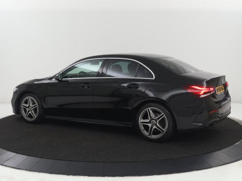 Mercedes-Benz A-Klasse 200 Business Solution AMG | Stoelverwarming | Carplay | Leder/Alcantara | Camera | Sfeerverlichting | Park Assist | Climate control | Full LED | Bluetooth | Cruise control