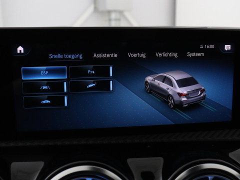 Mercedes-Benz A-Klasse 200 Business Solution AMG | Stoelverwarming | Carplay | Leder/Alcantara | Camera | Sfeerverlichting | Park Assist | Climate control | Full LED | Bluetooth | Cruise control