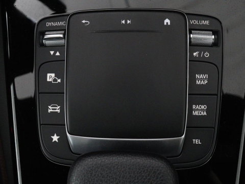 Mercedes-Benz A-Klasse 200 Business Solution AMG | Stoelverwarming | Carplay | Leder/Alcantara | Camera | Sfeerverlichting | Park Assist | Climate control | Full LED | Bluetooth | Cruise control