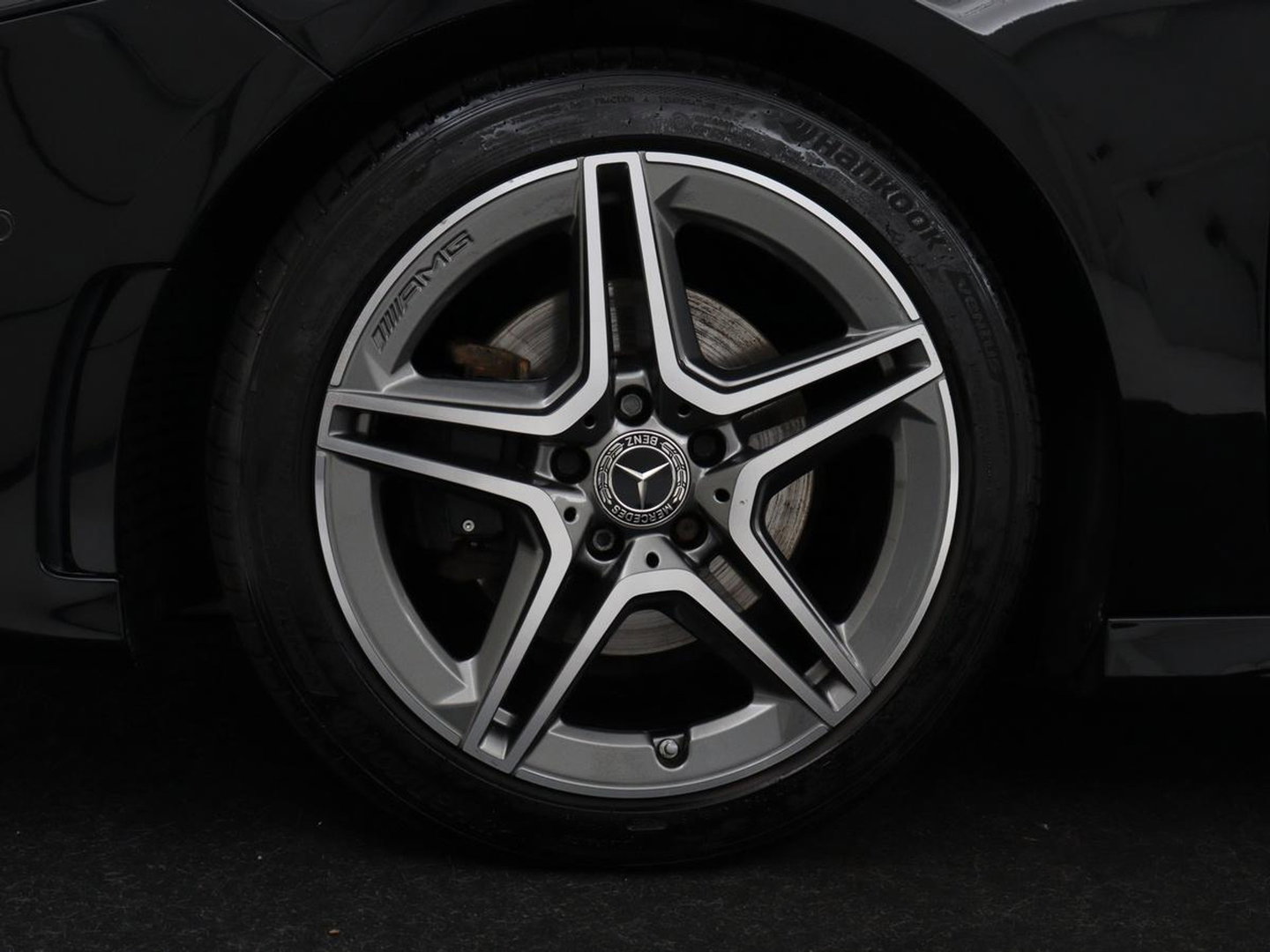 Mercedes-Benz A-Klasse 200 Business Solution AMG | Stoelverwarming | Carplay | Leder/Alcantara | Camera | Sfeerverlichting | Park Assist | Climate control | Full LED | Bluetooth | Cruise control
