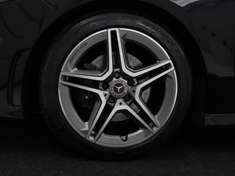Mercedes-Benz A-Klasse 200 Business Solution AMG | Stoelverwarming | Carplay | Leder/Alcantara | Camera | Sfeerverlichting | Park Assist | Climate control | Full LED | Bluetooth | Cruise control