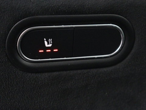 Mercedes-Benz A-Klasse 200 Business Solution AMG | Stoelverwarming | Carplay | Leder/Alcantara | Camera | Sfeerverlichting | Park Assist | Climate control | Full LED | Bluetooth | Cruise control