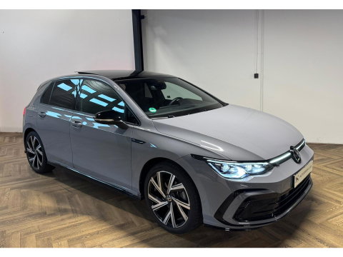 Volkswagen Golf 1.5 eTSI R-Line PANO KEYLESS CAM