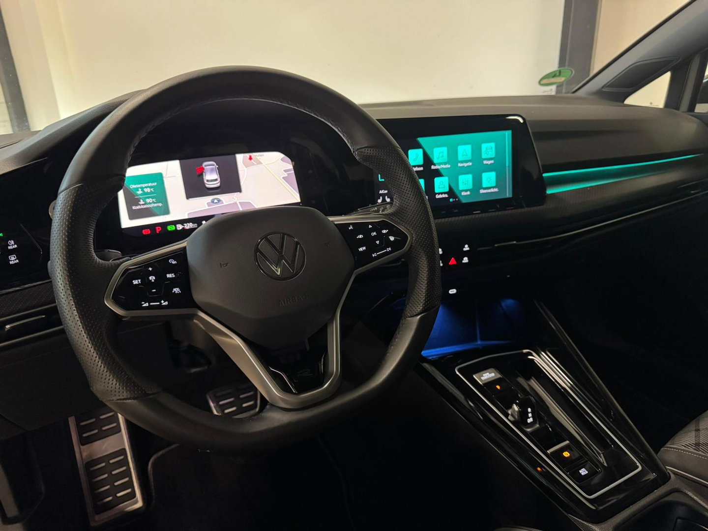 Volkswagen Golf 1.5 eTSI R-Line PANO KEYLESS CAM