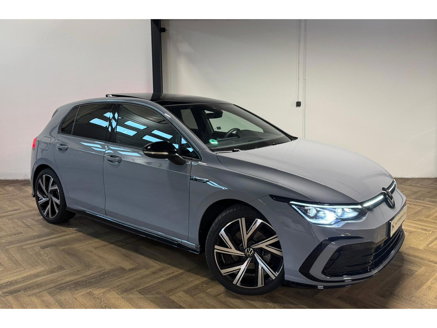 Volkswagen Golf 1.5 eTSI R-Line PANO KEYLESS CAM