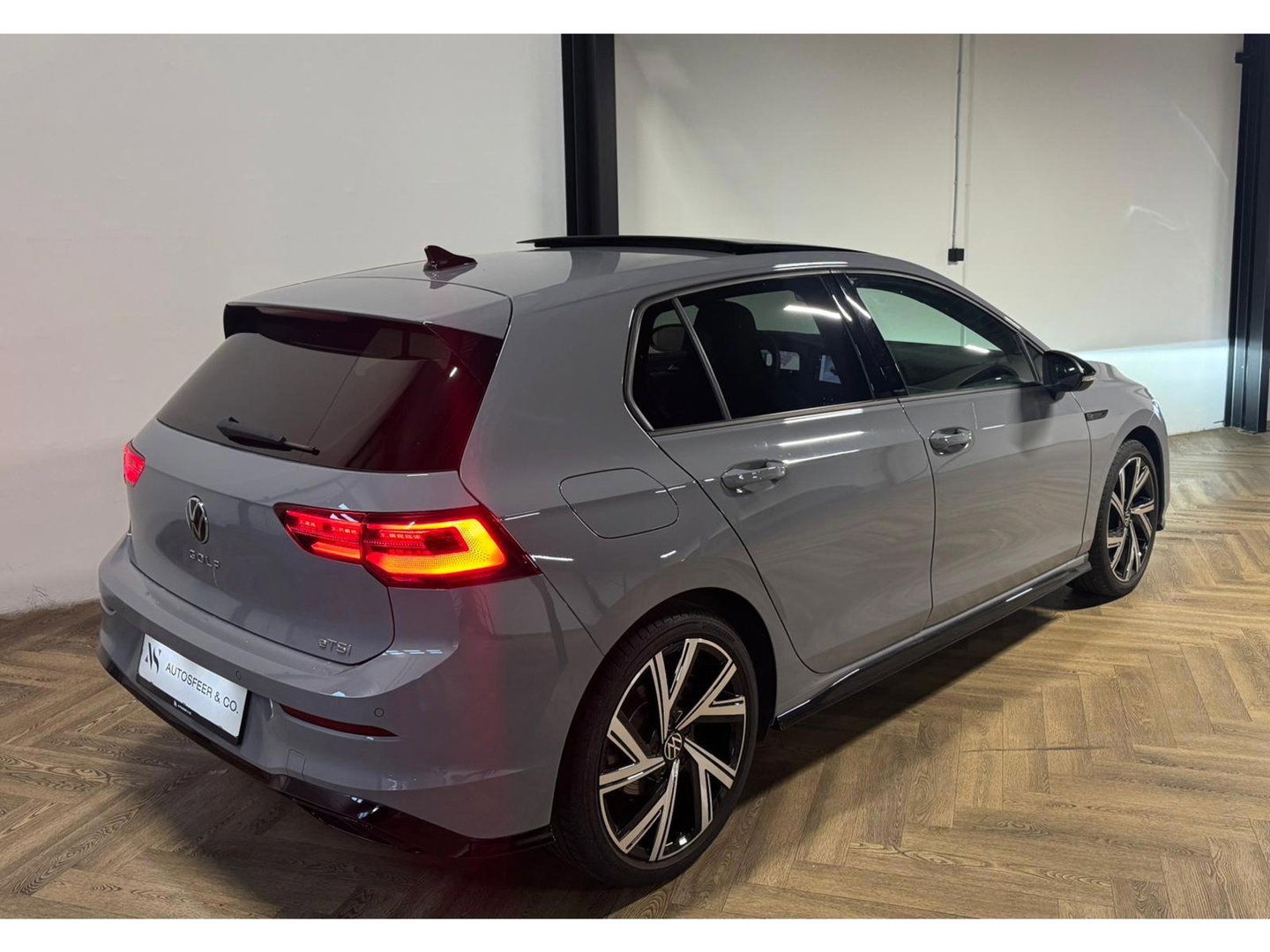 Volkswagen Golf 1.5 eTSI R-Line PANO KEYLESS CAM