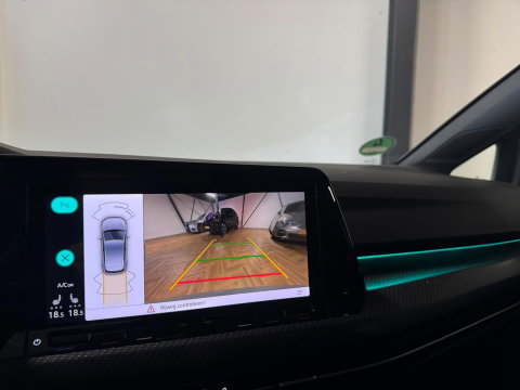 Volkswagen Golf 1.5 eTSI R-Line PANO KEYLESS CAM