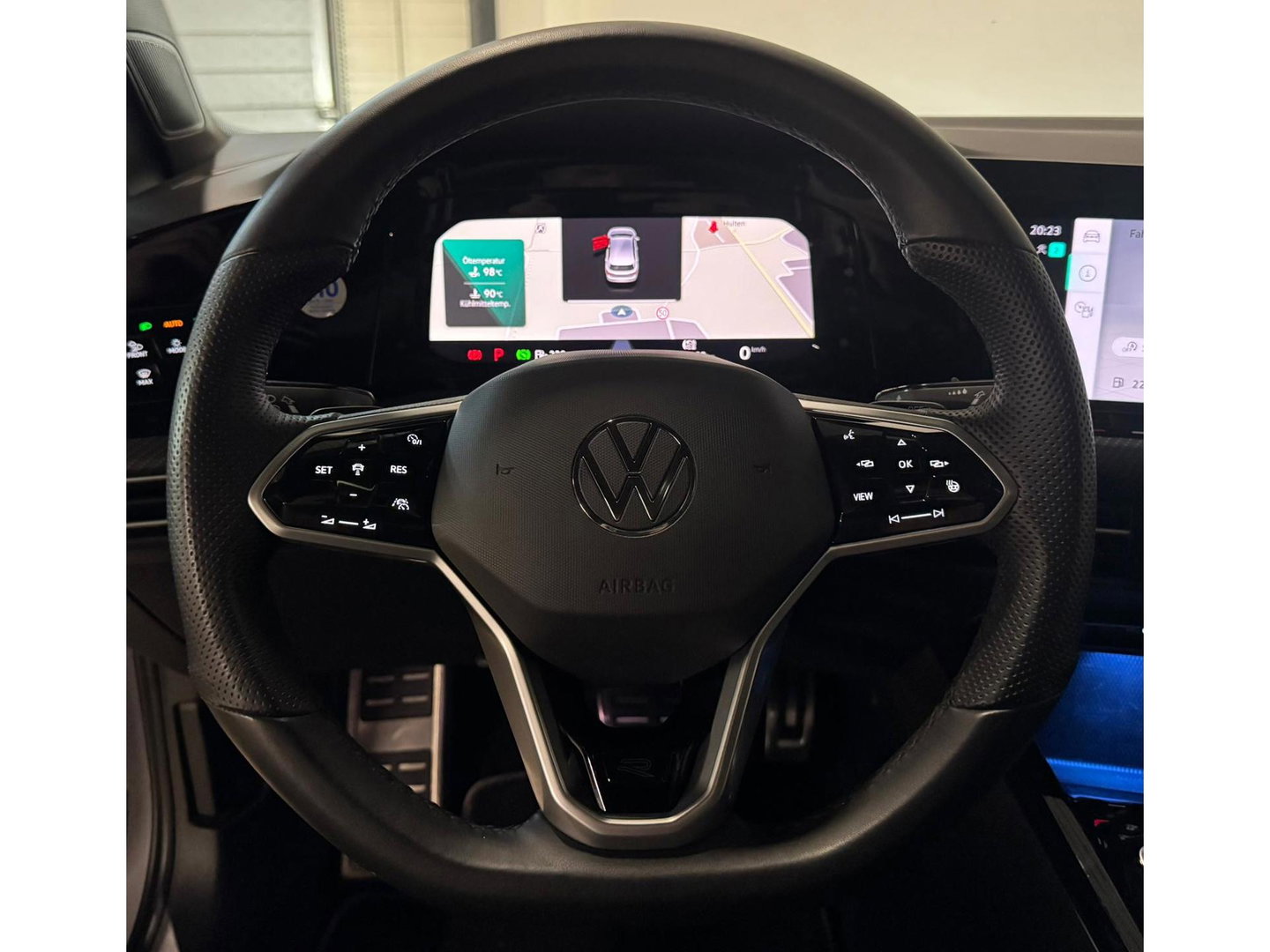 Volkswagen Golf 1.5 eTSI R-Line PANO KEYLESS CAM