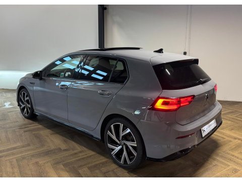 Volkswagen Golf 1.5 eTSI R-Line PANO KEYLESS CAM