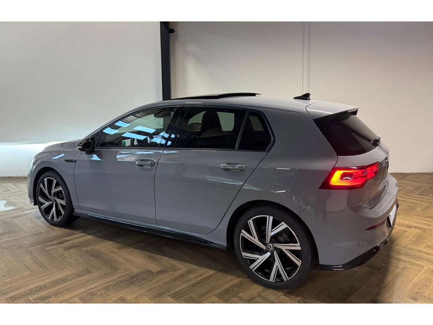 Volkswagen Golf 1.5 eTSI R-Line PANO KEYLESS CAM