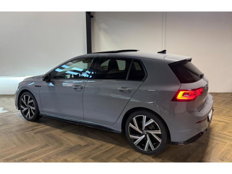 Volkswagen Golf 1.5 eTSI R-Line PANO KEYLESS CAM