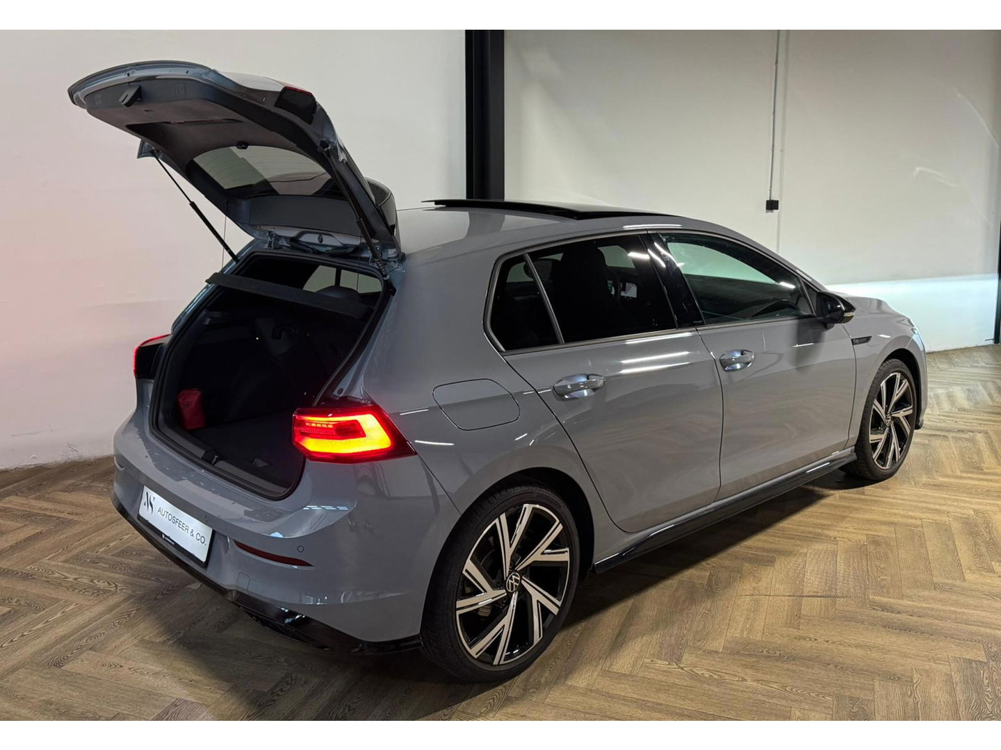 Volkswagen Golf 1.5 eTSI R-Line PANO KEYLESS CAM