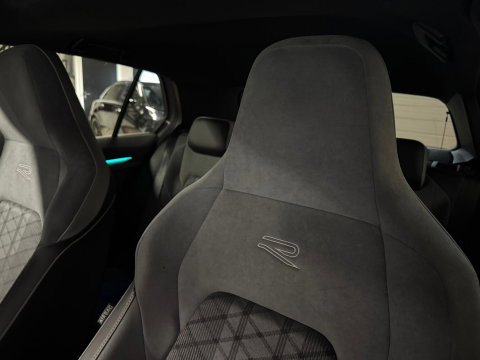 Volkswagen Golf 1.5 eTSI R-Line PANO KEYLESS CAM