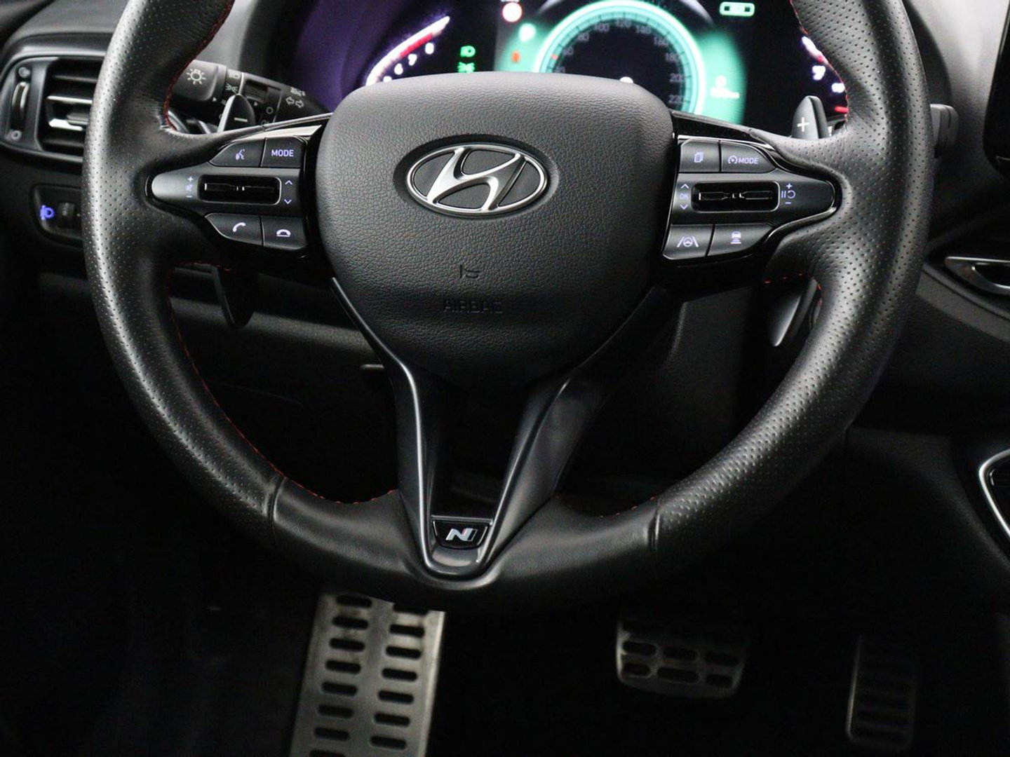 Hyundai i30 1.5 T-GDi MHEV N Line | Stoelverwarming | Leder/Alcantara | Adaptive cruise | Memory | Carplay | Camera | Navigatie | Keyless | Full LED | 18'' | Side Assist | Parkeerhulp