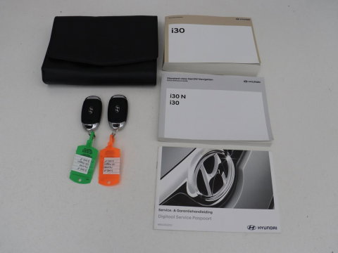 Hyundai i30 1.5 T-GDi MHEV N Line | Stoelverwarming | Leder/Alcantara | Adaptive cruise | Memory | Carplay | Camera | Navigatie | Keyless | Full LED | 18'' | Side Assist | Parkeerhulp