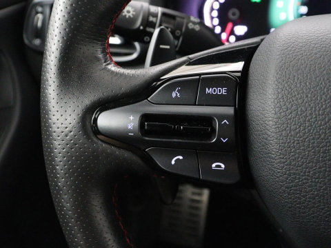 Hyundai i30 1.5 T-GDi MHEV N Line | Stoelverwarming | Leder/Alcantara | Adaptive cruise | Memory | Carplay | Camera | Navigatie | Keyless | Full LED | 18'' | Side Assist | Parkeerhulp