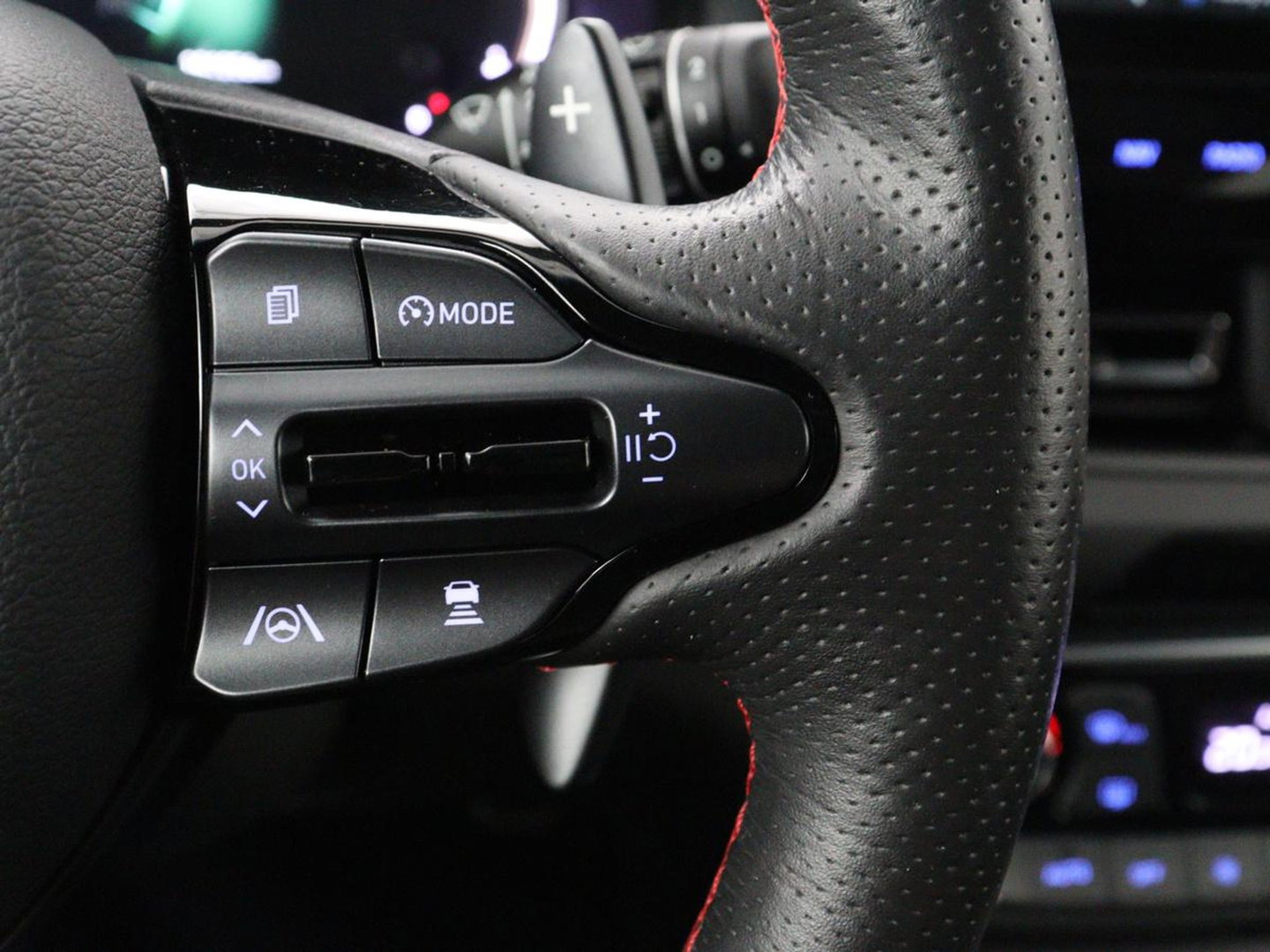 Hyundai i30 1.5 T-GDi MHEV N Line | Stoelverwarming | Leder/Alcantara | Adaptive cruise | Memory | Carplay | Camera | Navigatie | Keyless | Full LED | 18'' | Side Assist | Parkeerhulp