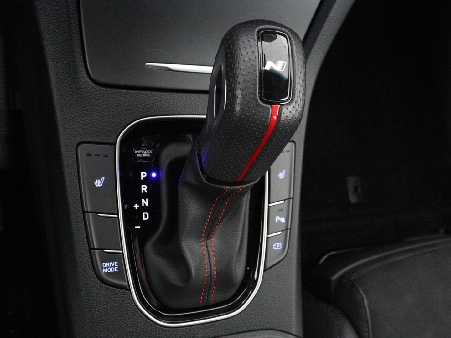 Hyundai i30 1.5 T-GDi MHEV N Line | Stoelverwarming | Leder/Alcantara | Adaptive cruise | Memory | Carplay | Camera | Navigatie | Keyless | Full LED | 18'' | Side Assist | Parkeerhulp