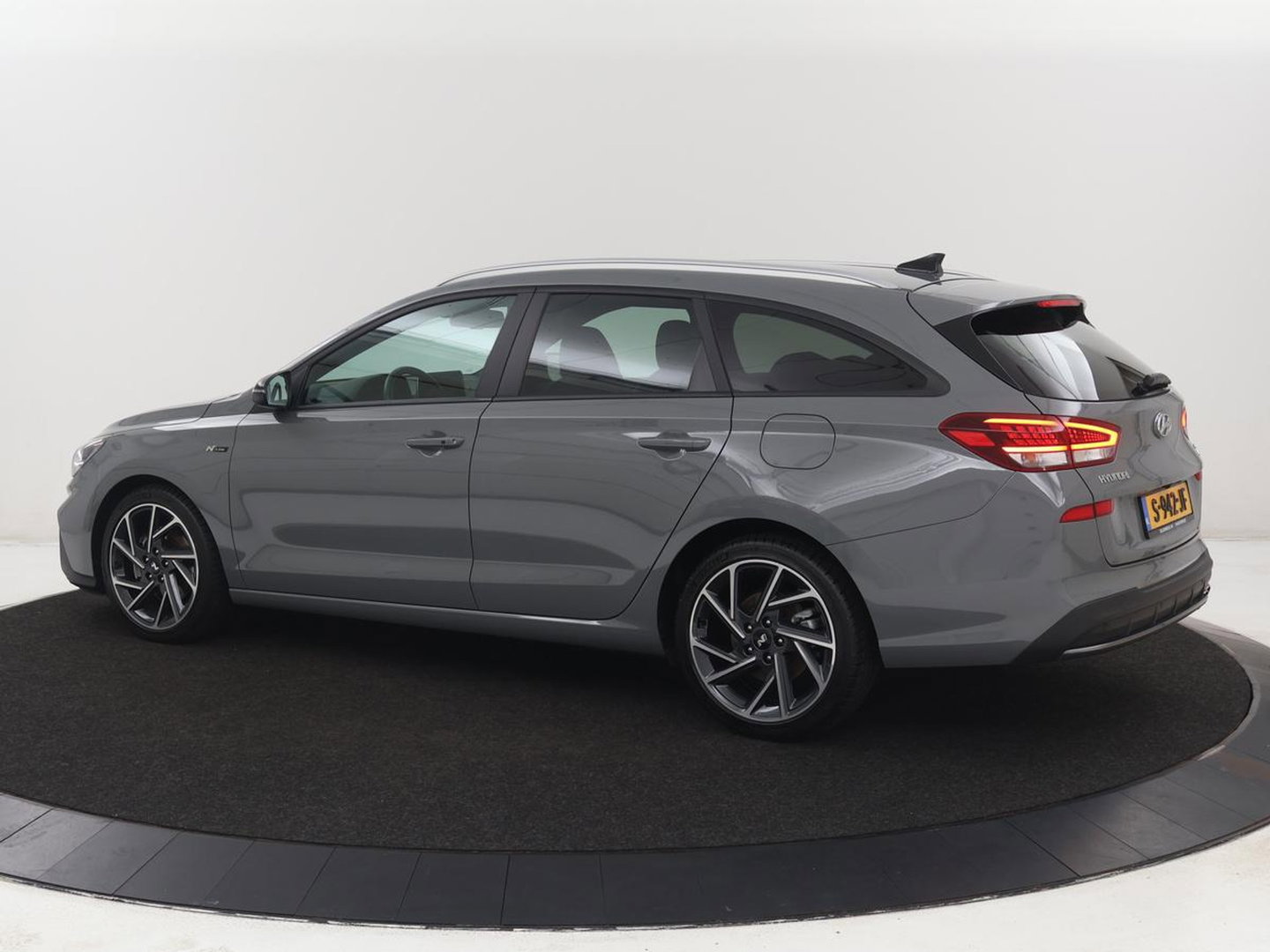 Hyundai i30 1.5 T-GDi MHEV N Line | Stoelverwarming | Leder/Alcantara | Adaptive cruise | Memory | Carplay | Camera | Navigatie | Keyless | Full LED | 18'' | Side Assist | Parkeerhulp