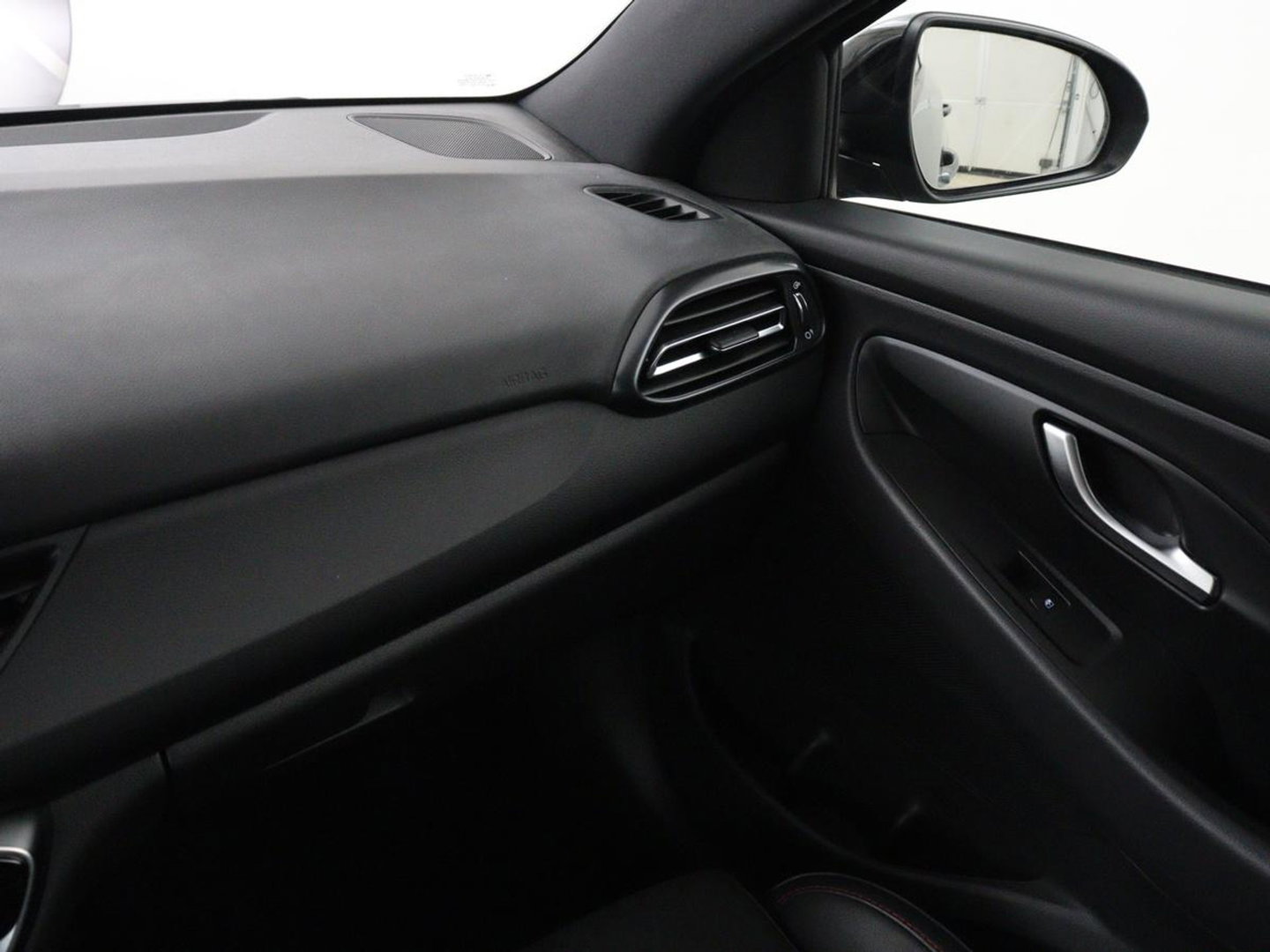 Hyundai i30 1.5 T-GDi MHEV N Line | Stoelverwarming | Leder/Alcantara | Adaptive cruise | Memory | Carplay | Camera | Navigatie | Keyless | Full LED | 18'' | Side Assist | Parkeerhulp