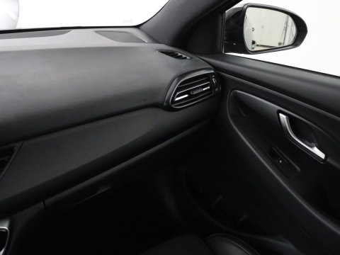 Hyundai i30 1.5 T-GDi MHEV N Line | Stoelverwarming | Leder/Alcantara | Adaptive cruise | Memory | Carplay | Camera | Navigatie | Keyless | Full LED | 18'' | Side Assist | Parkeerhulp