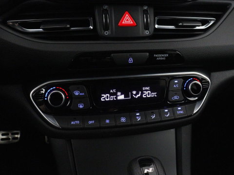 Hyundai i30 1.5 T-GDi MHEV N Line | Stoelverwarming | Leder/Alcantara | Adaptive cruise | Memory | Carplay | Camera | Navigatie | Keyless | Full LED | 18'' | Side Assist | Parkeerhulp