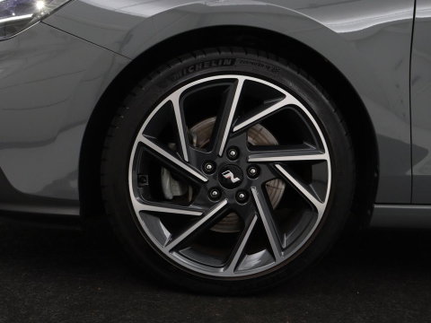 Hyundai i30 1.5 T-GDi MHEV N Line | Stoelverwarming | Leder/Alcantara | Adaptive cruise | Memory | Carplay | Camera | Navigatie | Keyless | Full LED | 18'' | Side Assist | Parkeerhulp
