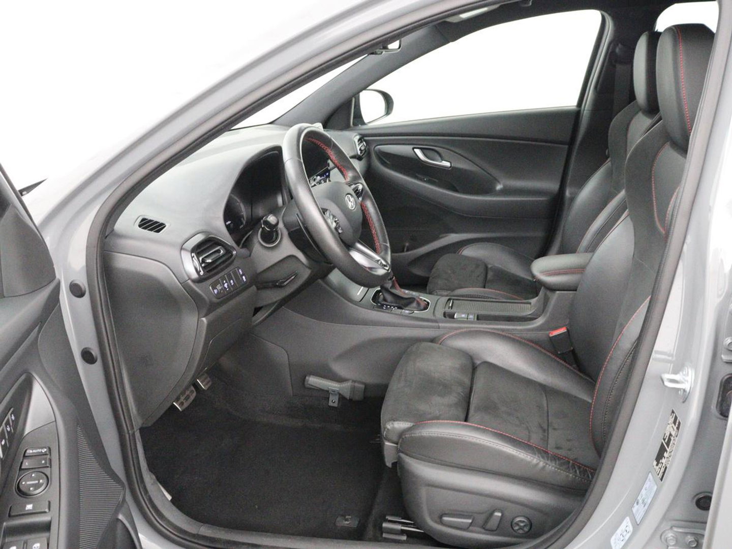 Hyundai i30 1.5 T-GDi MHEV N Line | Stoelverwarming | Leder/Alcantara | Adaptive cruise | Memory | Carplay | Camera | Navigatie | Keyless | Full LED | 18'' | Side Assist | Parkeerhulp
