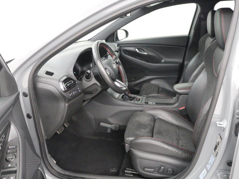 Hyundai i30 1.5 T-GDi MHEV N Line | Stoelverwarming | Leder/Alcantara | Adaptive cruise | Memory | Carplay | Camera | Navigatie | Keyless | Full LED | 18'' | Side Assist | Parkeerhulp