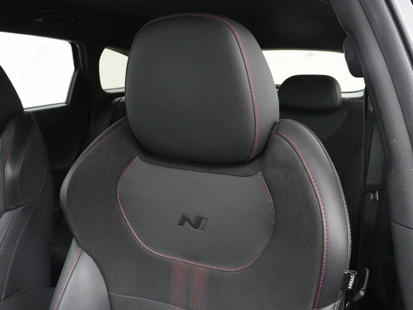 Hyundai i30 1.5 T-GDi MHEV N Line | Stoelverwarming | Leder/Alcantara | Adaptive cruise | Memory | Carplay | Camera | Navigatie | Keyless | Full LED | 18'' | Side Assist | Parkeerhulp