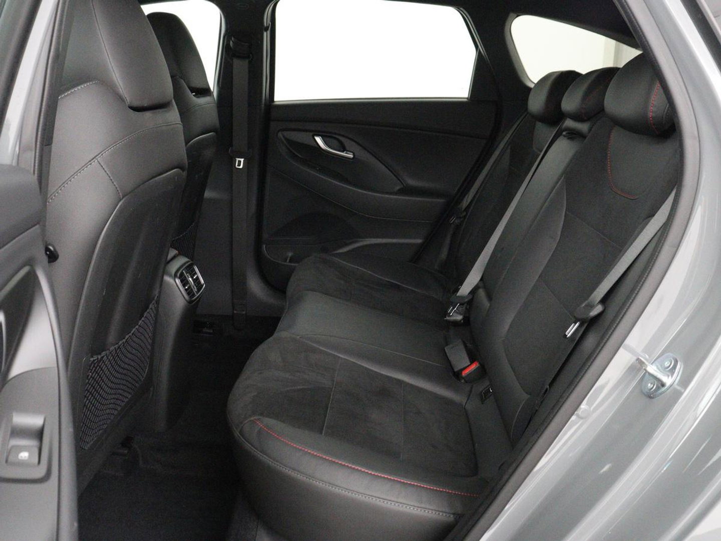 Hyundai i30 1.5 T-GDi MHEV N Line | Stoelverwarming | Leder/Alcantara | Adaptive cruise | Memory | Carplay | Camera | Navigatie | Keyless | Full LED | 18'' | Side Assist | Parkeerhulp