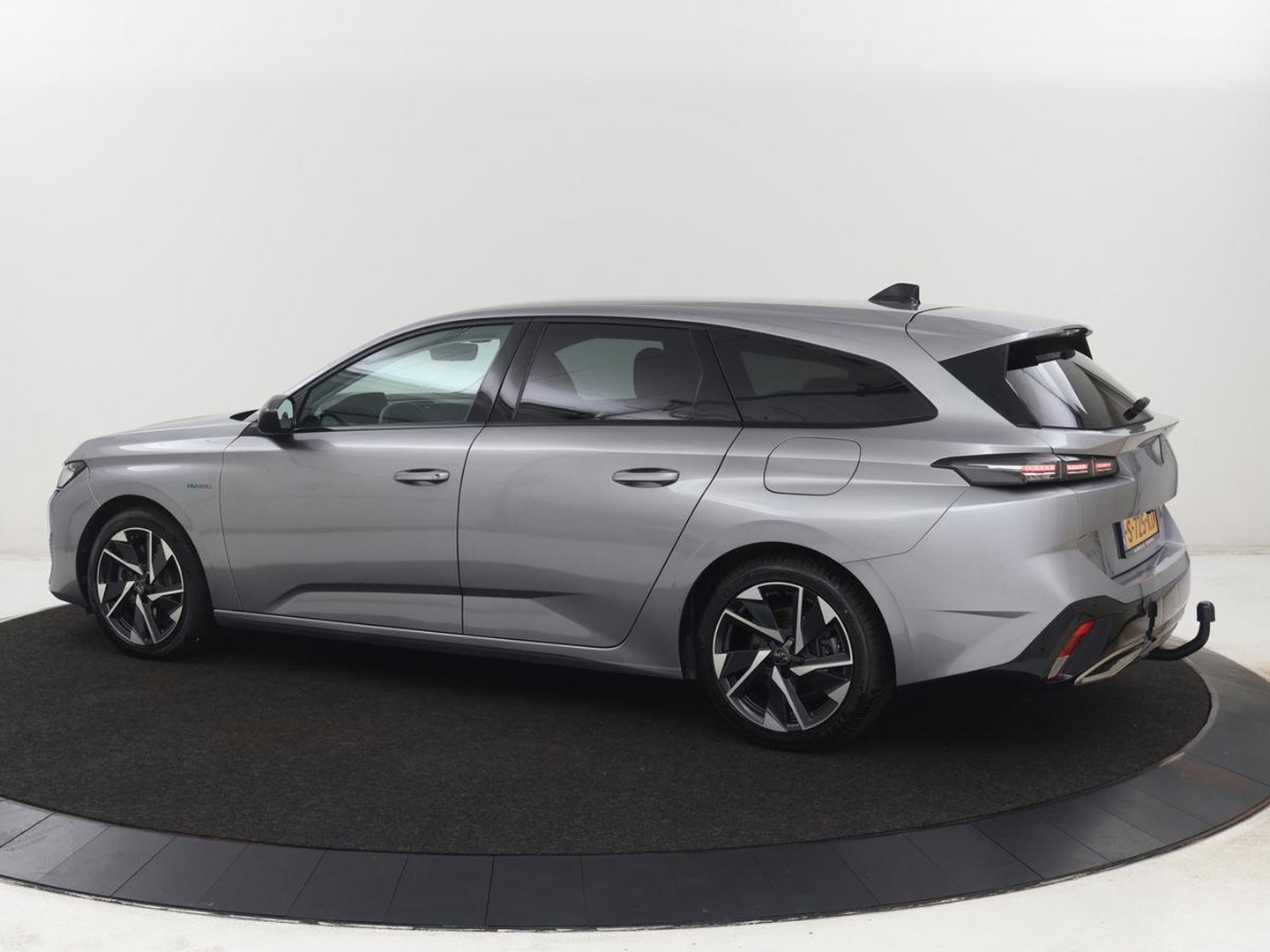 Peugeot 308 1.6 HYbrid 180 Allure Pack Business | Trekhaak | Camera | Carplay | Half leder | Adaptive cruise | Keyless | Parkeerhulp | Full LED | PHEV | Plug In