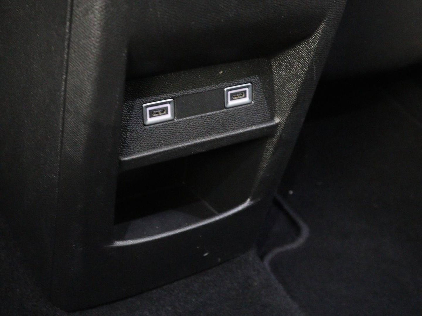 Peugeot 308 1.6 HYbrid 180 Allure Pack Business | Trekhaak | Camera | Carplay | Half leder | Adaptive cruise | Keyless | Parkeerhulp | Full LED | PHEV | Plug In
