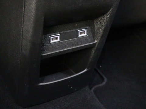 Peugeot 308 1.6 HYbrid 180 Allure Pack Business | Trekhaak | Camera | Carplay | Half leder | Adaptive cruise | Keyless | Parkeerhulp | Full LED | PHEV | Plug In