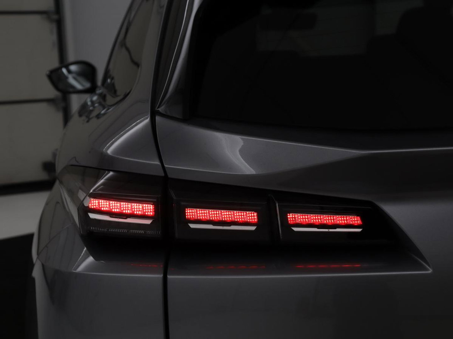 Peugeot 308 1.6 HYbrid 180 Allure Pack Business | Trekhaak | Camera | Carplay | Half leder | Adaptive cruise | Keyless | Parkeerhulp | Full LED | PHEV | Plug In