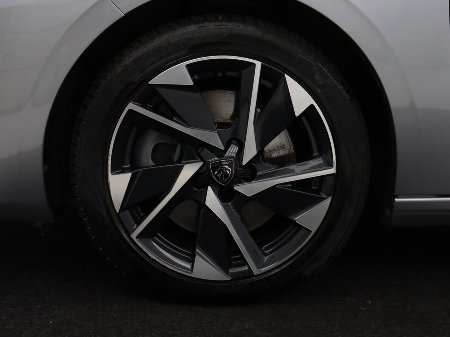 Peugeot 308 1.6 HYbrid 180 Allure Pack Business | Trekhaak | Camera | Carplay | Half leder | Adaptive cruise | Keyless | Parkeerhulp | Full LED | PHEV | Plug In