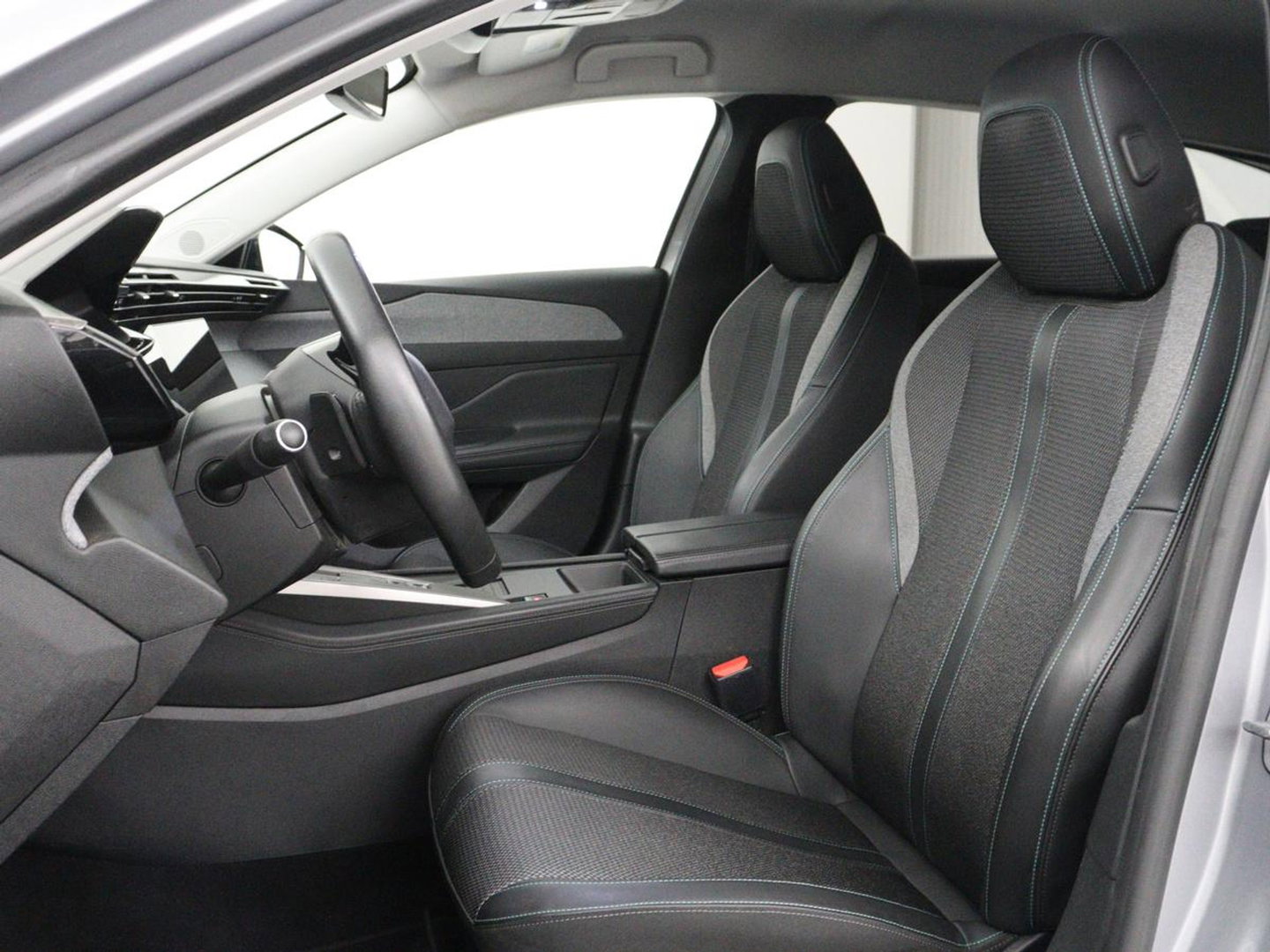 Peugeot 308 1.6 HYbrid 180 Allure Pack Business | Trekhaak | Camera | Carplay | Half leder | Adaptive cruise | Keyless | Parkeerhulp | Full LED | PHEV | Plug In