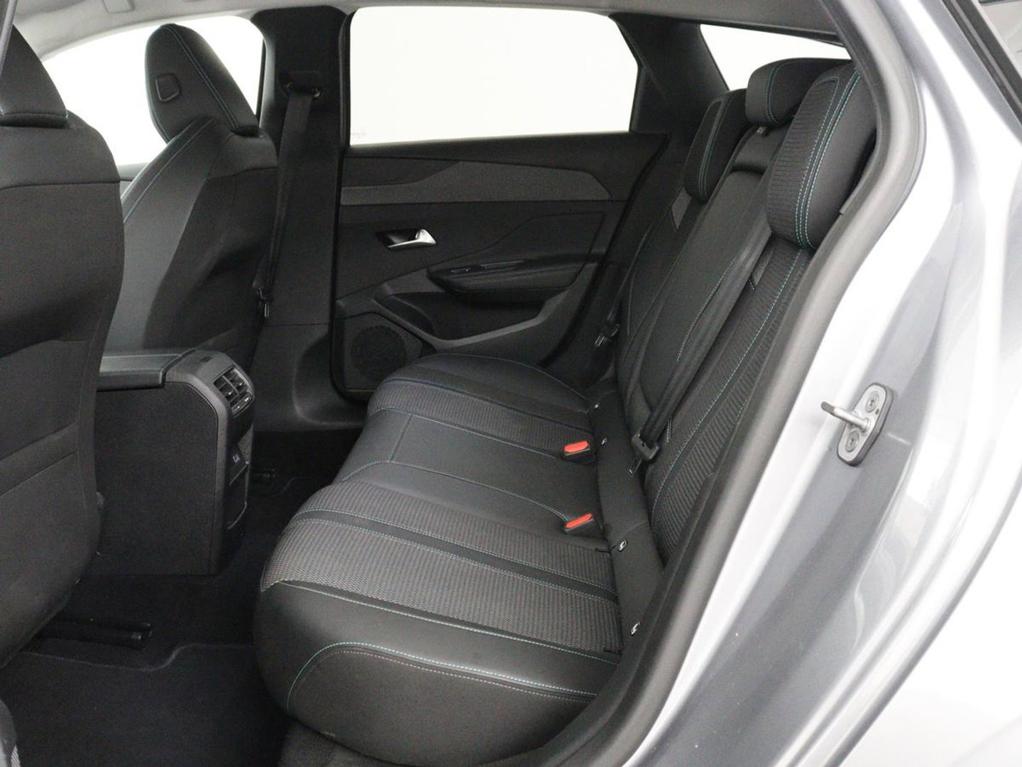 Peugeot 308 1.6 HYbrid 180 Allure Pack Business | Trekhaak | Camera | Carplay | Half leder | Adaptive cruise | Keyless | Parkeerhulp | Full LED | PHEV | Plug In