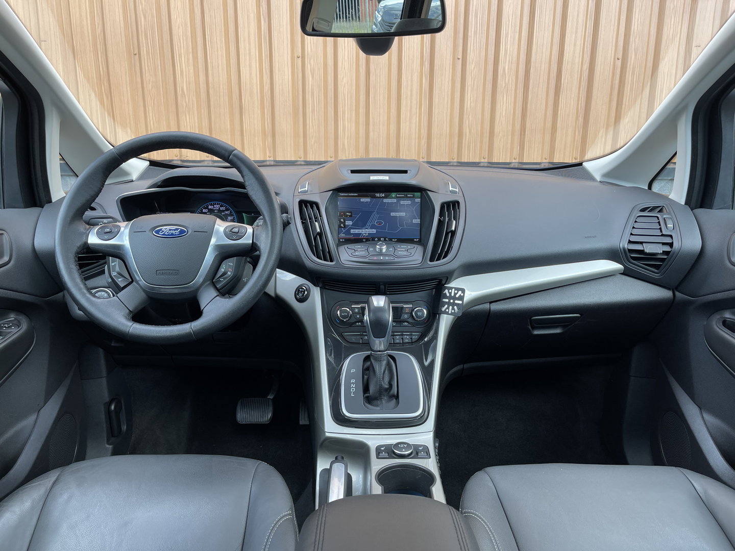 Ford C-MAX 2.0 Plug-in Hybrid Titanium Plus | Leder | Camera | Panoramadak | Stoelverwarming | Elektrische Achterklep | Keyless Go / Keyless Entry | DAB+ | Parkeersensoren | Navigatie |